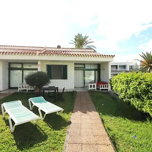 https://bungalow-en-playa-del-ingls-con-wifi-piscina-y-pista-de-tenis.in-canary-islands.com